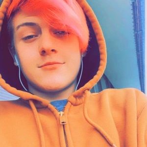 Meet your Posher, Devin